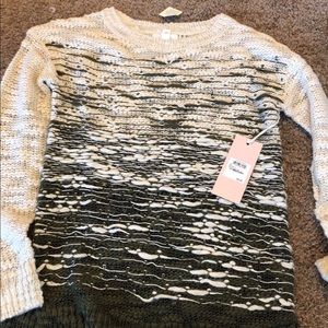 Sun&Shadow green and white sweater